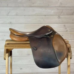 Used Beval LTD Close Contact Saddle 17/M 17 Used Beval LTD Close Contact Saddle 17/M -Royal Horse Outfitters 260 R Side 35326.1665530668