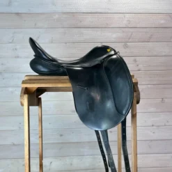 Used Revere Dressage Saddle 17.5/M -Royal Horse Outfitters 322 R Side 49158.1684363641