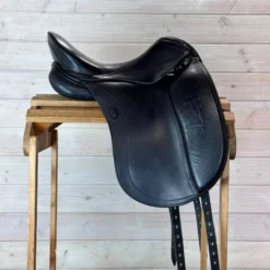 Used Schleese HK Dressage Saddle 17.5/MW -Royal Horse Outfitters 327 R Side 35719.1684874692