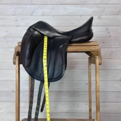 Used Equipe Viktoria Monoflap Dressage Saddle 17.5/W -Royal Horse Outfitters 334 Flap Length 88012.1687461323