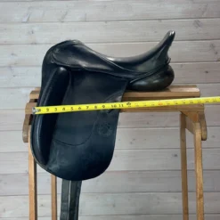 Used Hennig Sofa Dressage Saddle - 17/M 16 Used Hennig Sofa Dressage Saddle - 17/M -Royal Horse Outfitters 412 Flap Width 80948.1717093738