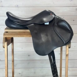 Used Barnsby Monoflap Jump Saddle 17/MN 17 Used Barnsby Monoflap Jump Saddle 17/MN -Royal Horse Outfitters 425 R Side 29896.1722294762