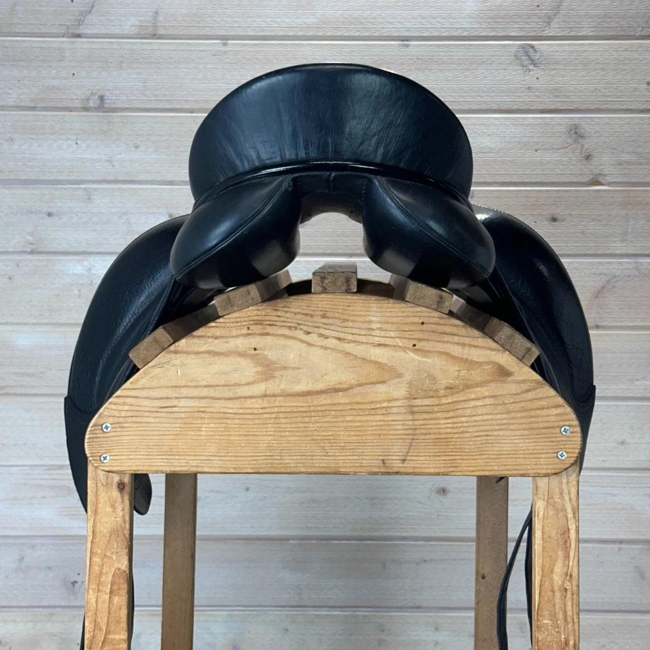 Used Superior Saddlery Dressage Saddle 18/M 9 Used Superior Saddlery Dressage Saddle 18/M - Image 7