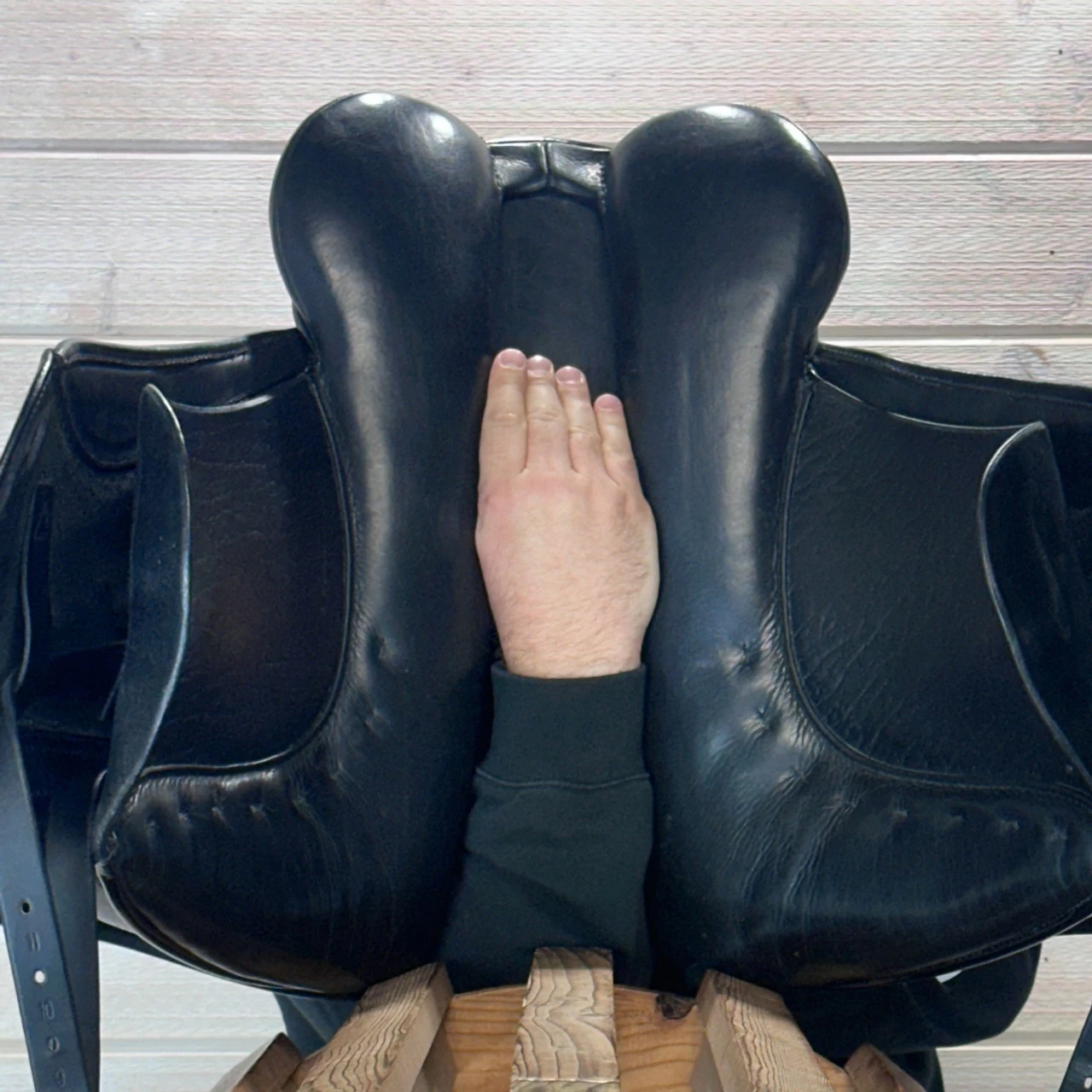 Used Superior Saddlery Dressage Saddle 18/M 13 Used Superior Saddlery Dressage Saddle 18/M - Image 11