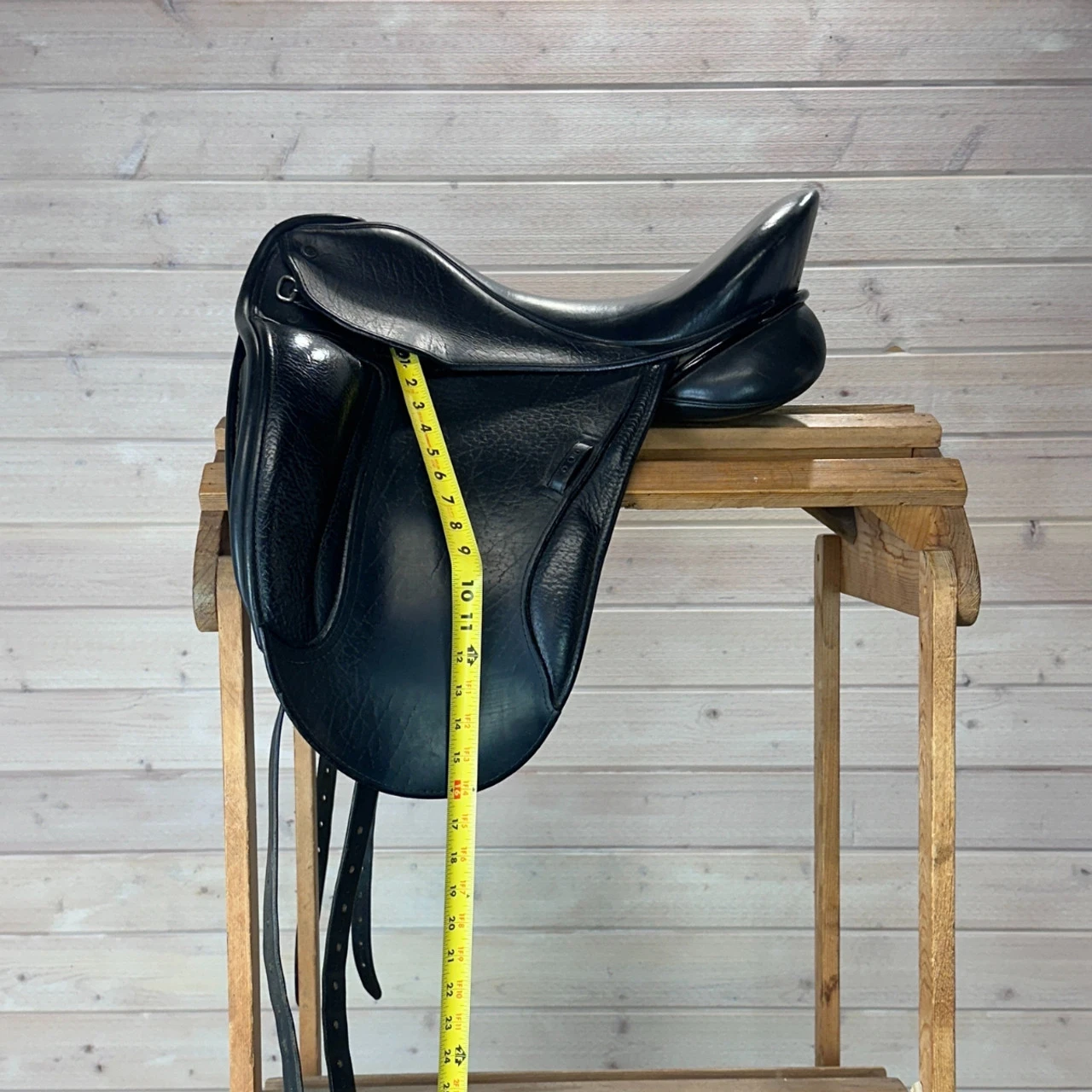 Used Superior Saddlery Dressage Saddle 18/M 5 Used Superior Saddlery Dressage Saddle 18/M - Image 3