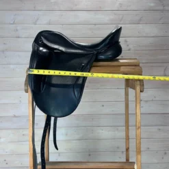 Used Superior Saddlery Dressage Saddle 18/M 18 Used Superior Saddlery Dressage Saddle 18/M -Royal Horse Outfitters 460 Flap Width 17696.1730760093