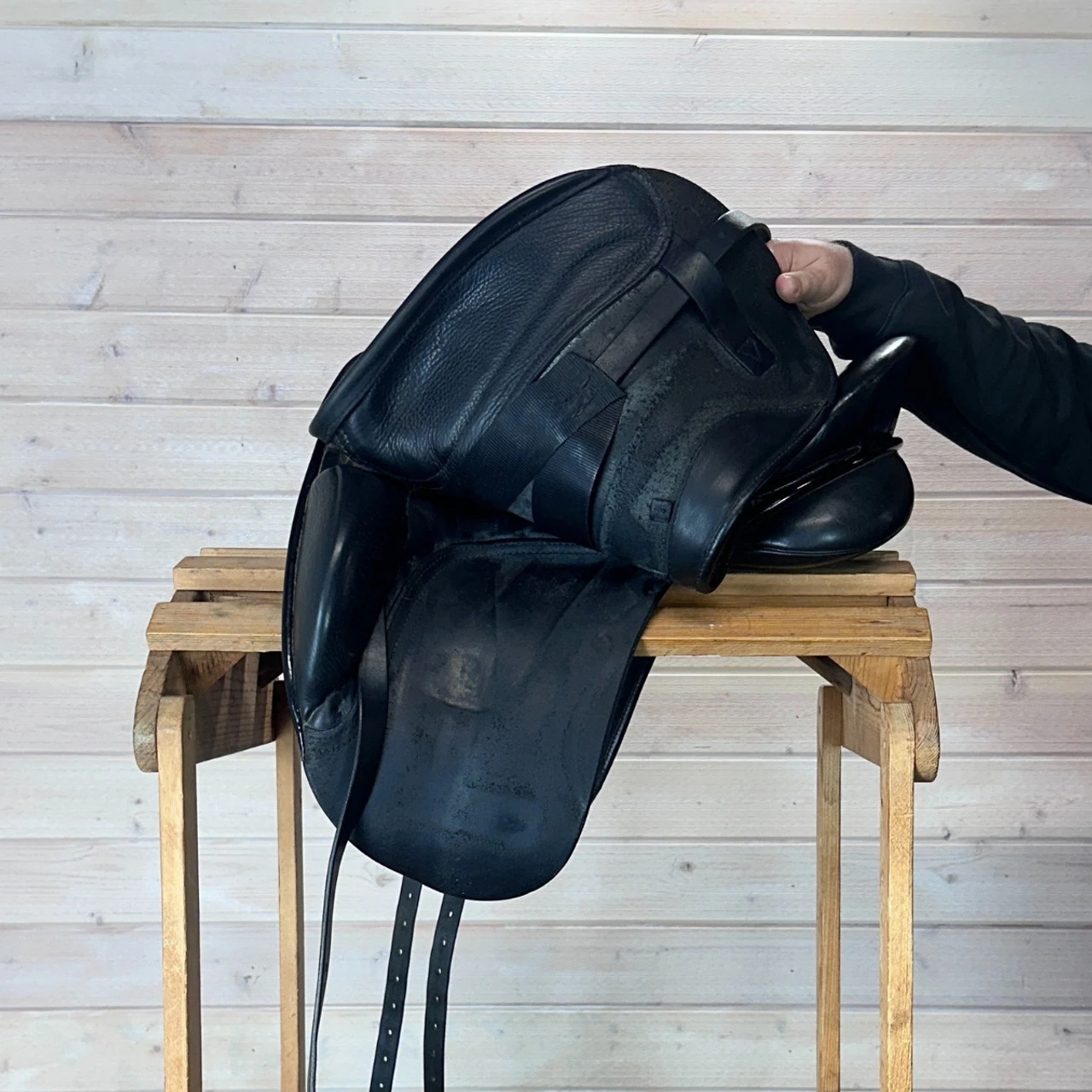 Used Superior Saddlery Dressage Saddle 18/M 12 Used Superior Saddlery Dressage Saddle 18/M - Image 10