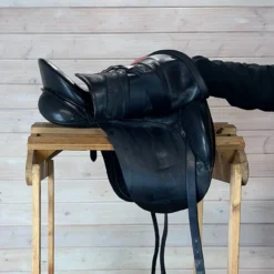 Used Superior Saddlery Dressage Saddle 18/M 23 Used Superior Saddlery Dressage Saddle 18/M -Royal Horse Outfitters 460 R Flap 30022.1730760093