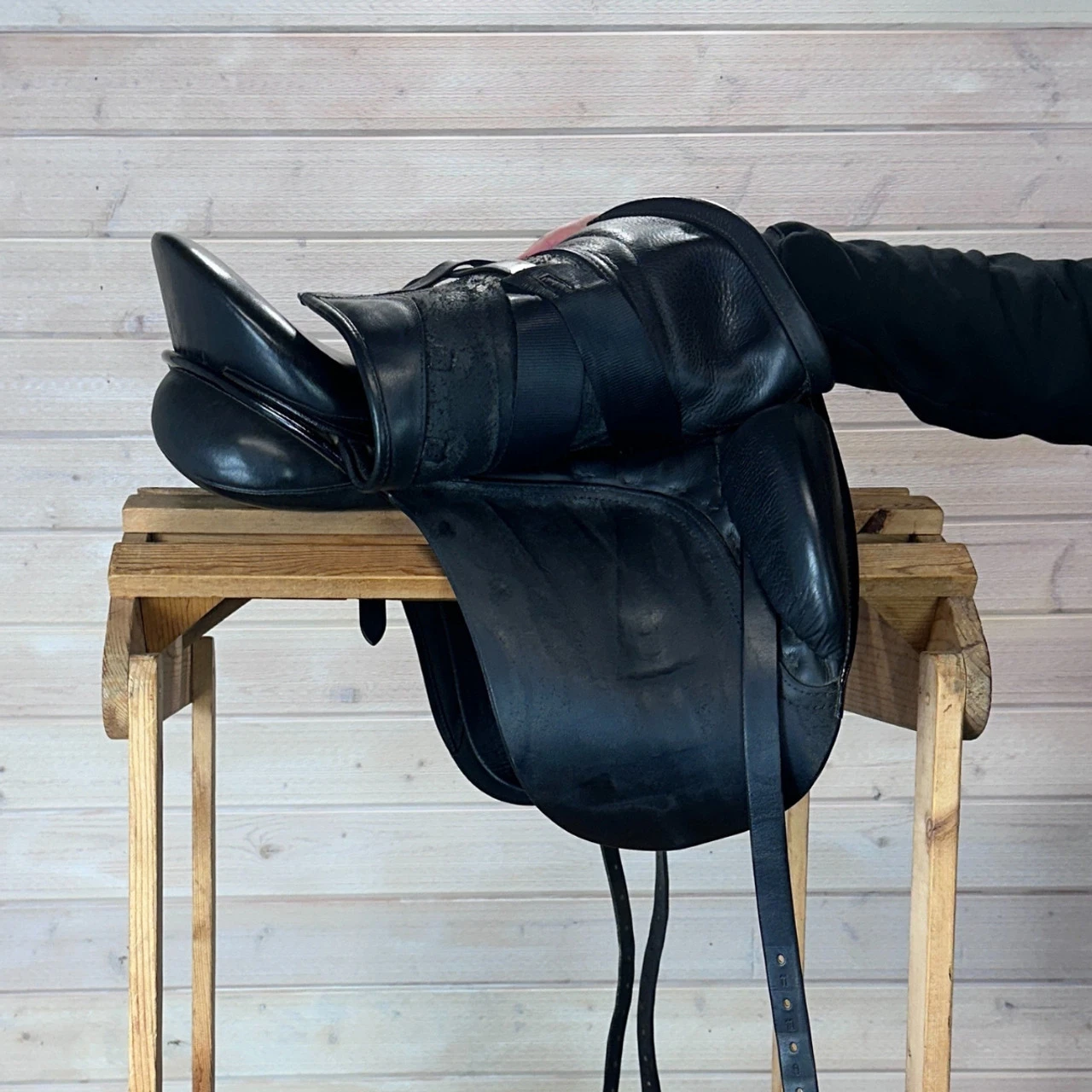 Used Superior Saddlery Dressage Saddle 18/M 11 Used Superior Saddlery Dressage Saddle 18/M - Image 9