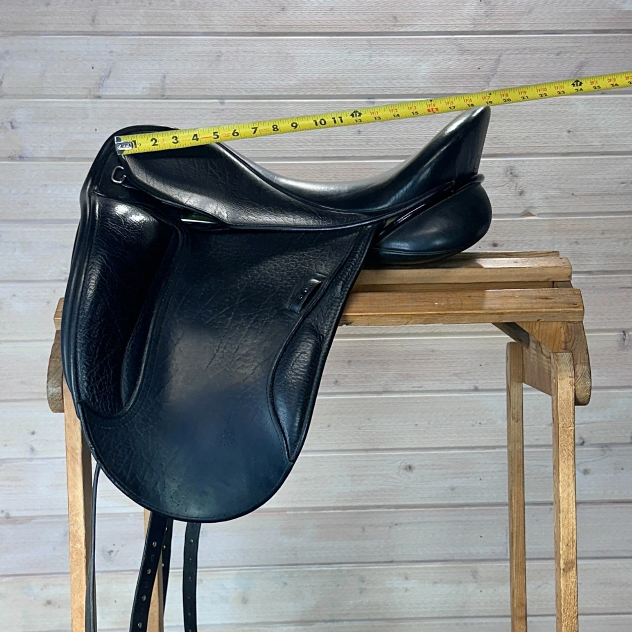 Used Superior Saddlery Dressage Saddle 18/M 4 Used Superior Saddlery Dressage Saddle 18/M - Image 2
