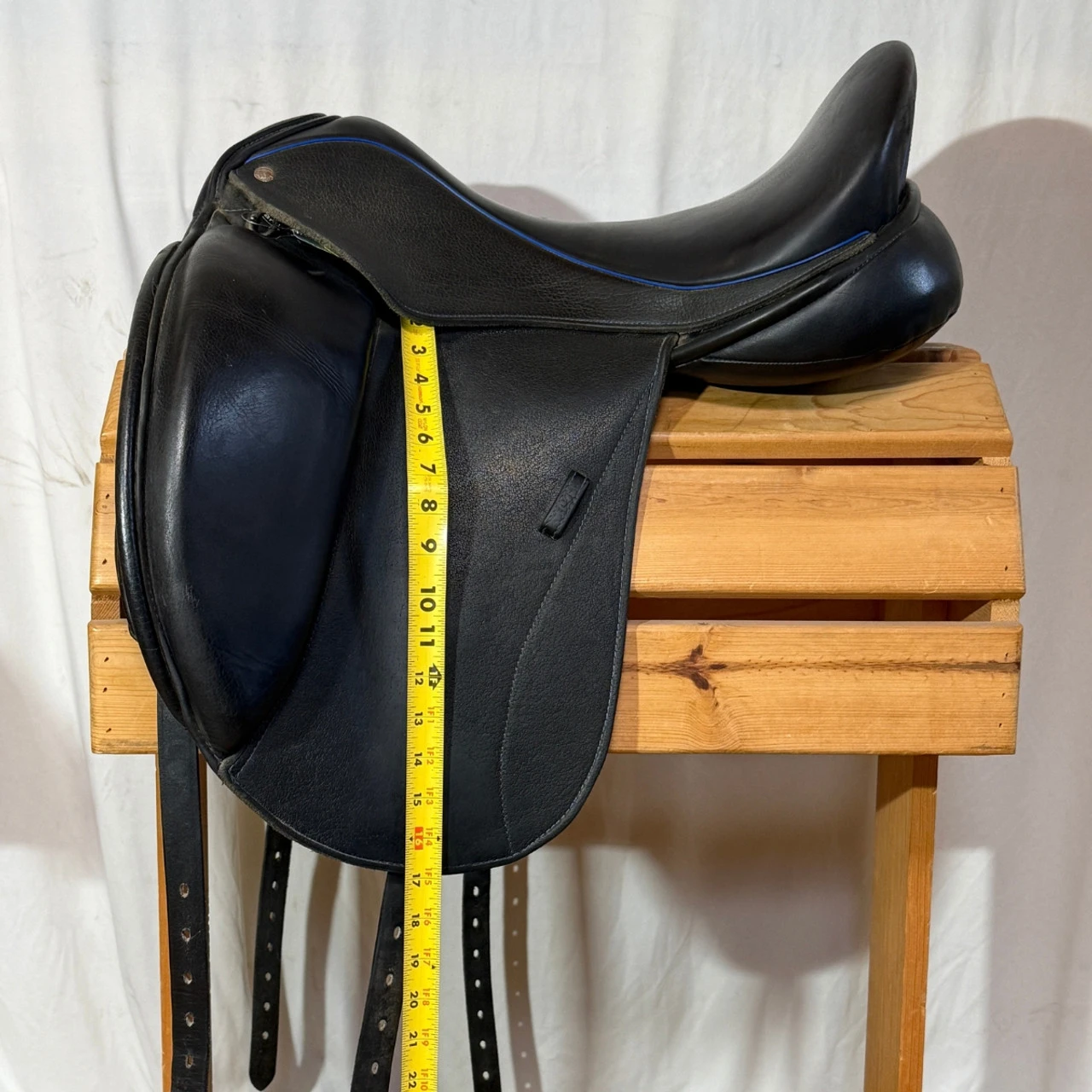 Used Custom Saddlery Revolution Dressage Saddle 17.5/MW 4 Used Custom Saddlery Revolution Dressage Saddle 17.5/MW - Image 2