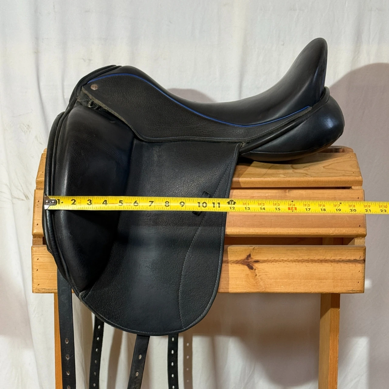 Used Custom Saddlery Revolution Dressage Saddle 17.5/MW 5 Used Custom Saddlery Revolution Dressage Saddle 17.5/MW - Image 3