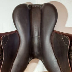 Used Devoucoux Biarritz S Close Contact Jump Saddle 18/M -Royal Horse Outfitters 476 Channel 70741.1740781978