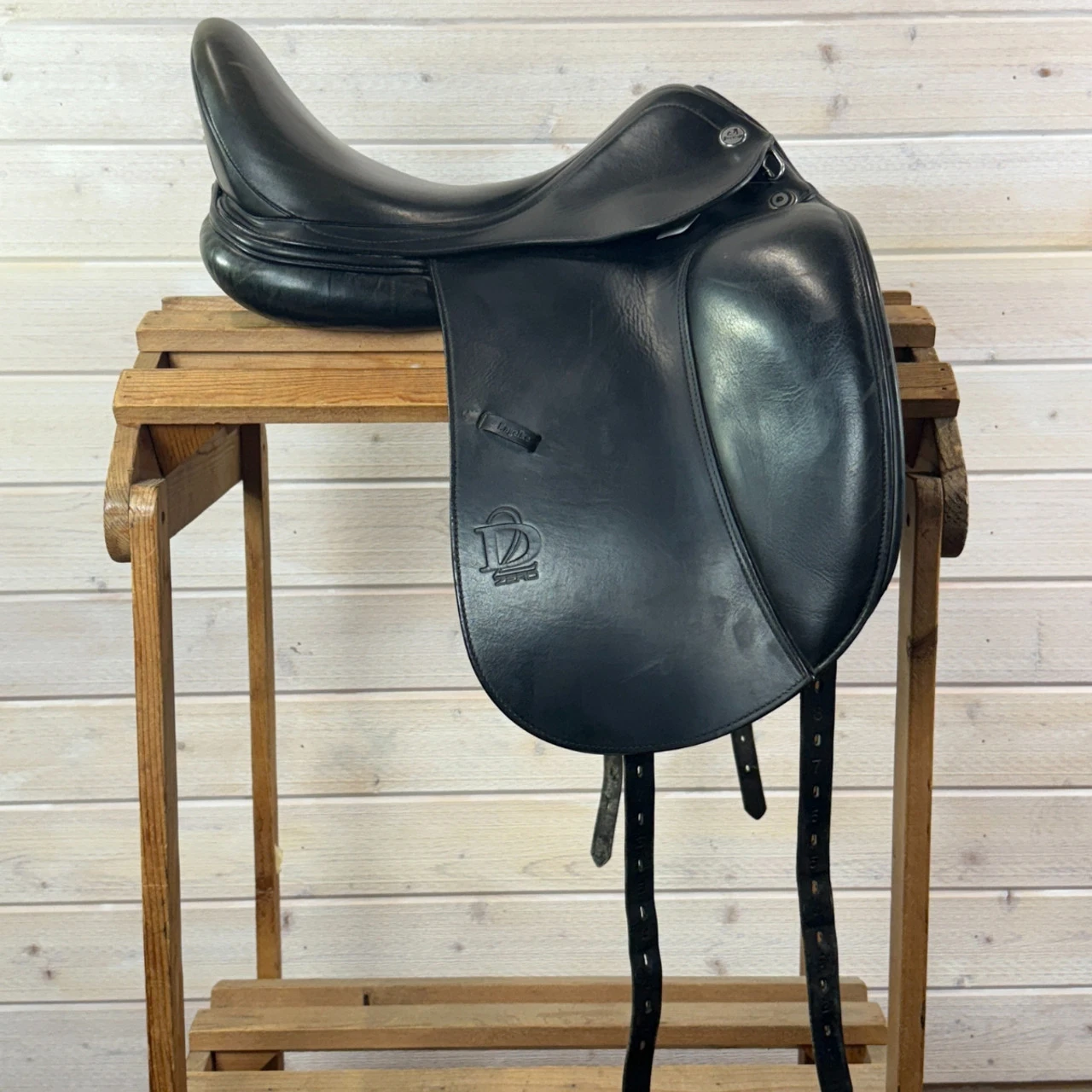 Used Prestige D2 Dressage Saddle 17/MD 10 Used Prestige D2 Dressage Saddle 17/MD - Image 8