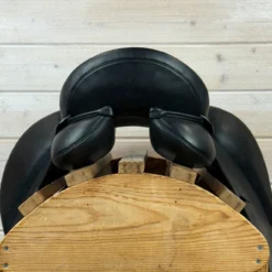 Used Stubben 1894 Dressage Saddle 17.5/N -Royal Horse Outfitters 495 Cantle 18157.1754937882