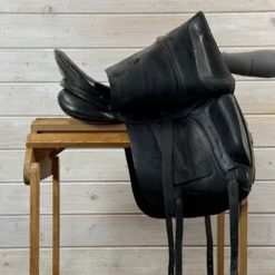 Used Albion G Dressage Saddle 17.5/M 20 Used Albion G Dressage Saddle 17.5/M -Royal Horse Outfitters 507 R Flap 02927.1757361308