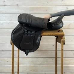 Used Albion Tzar GP Ultra Close Contact Saddle 18.5/MW 21 Used Albion Tzar GP Ultra Close Contact Saddle 18.5/MW -Royal Horse Outfitters 508 L Flap 44704.1757363048