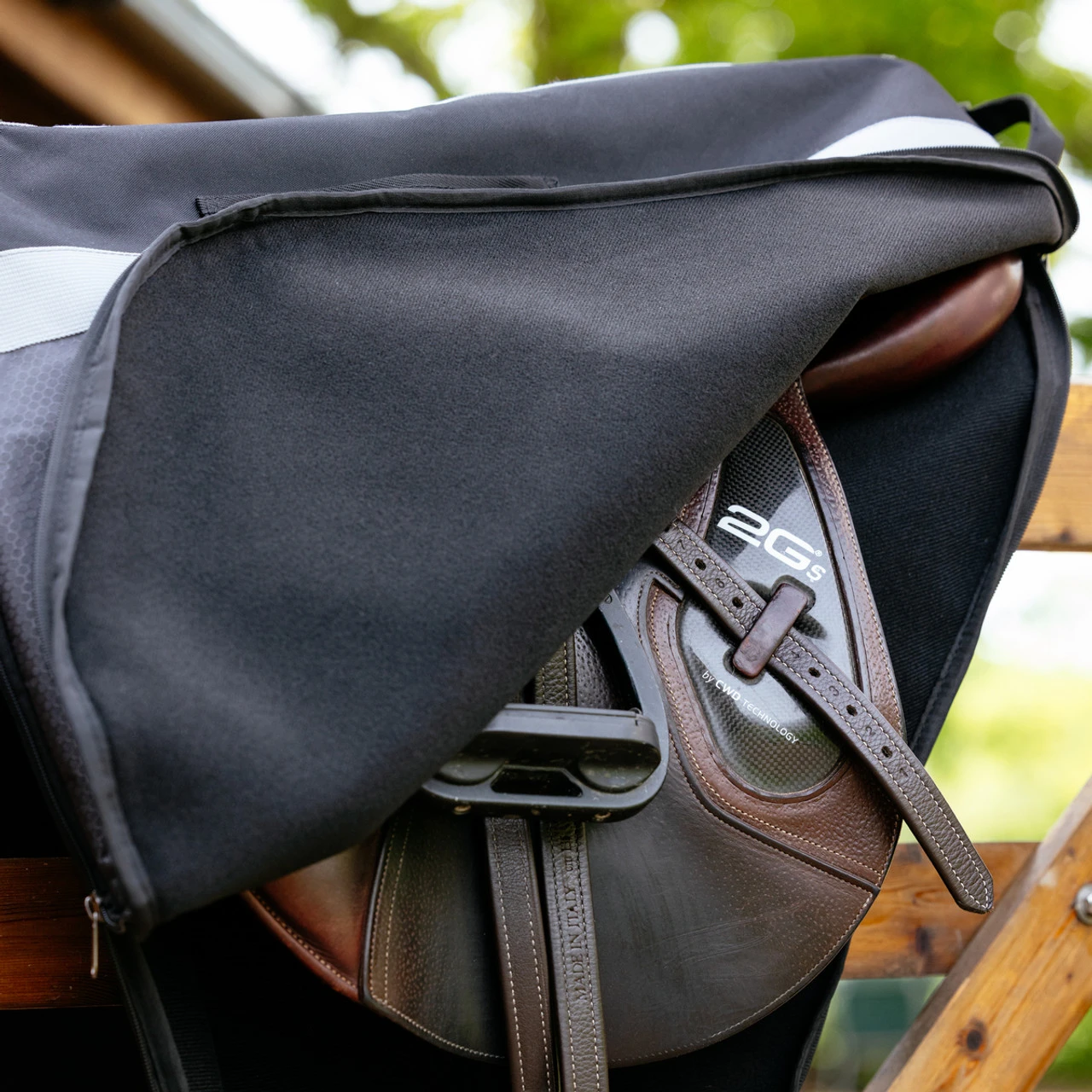 LeMieux Saddle Carry Bag 5 LeMieux Saddle Carry Bag - Image 3